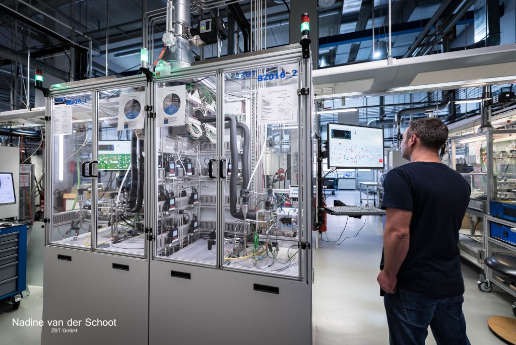 Teststände in einem großen Labor