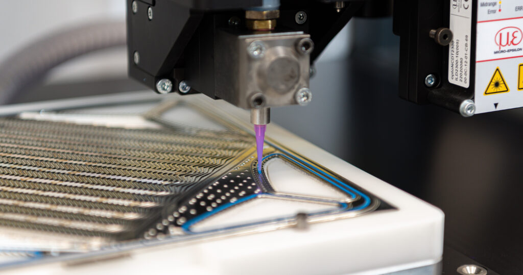 DATRON EVO beim Dispensen_NVT, Dispenser, Dichtung