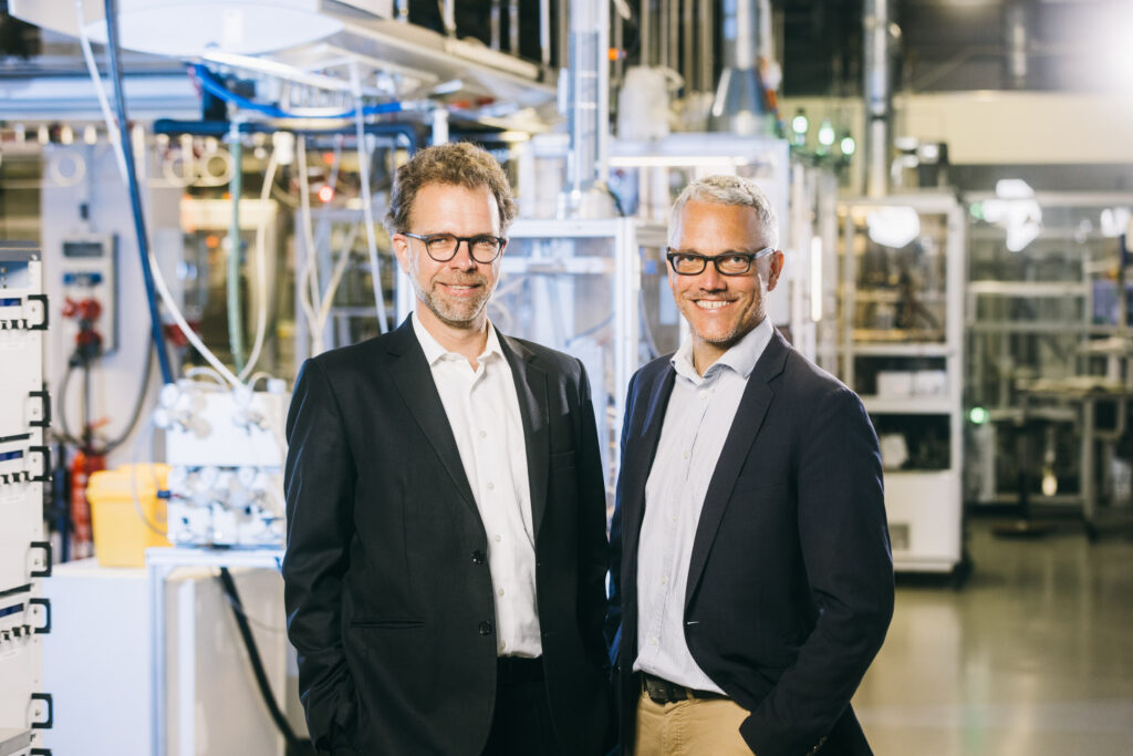 ZBT-Geschäftsführer Dr. Peter Beckhaus (l.) und ZBTs Wissenschaftlicher Leiter Prof. Harry Hoster