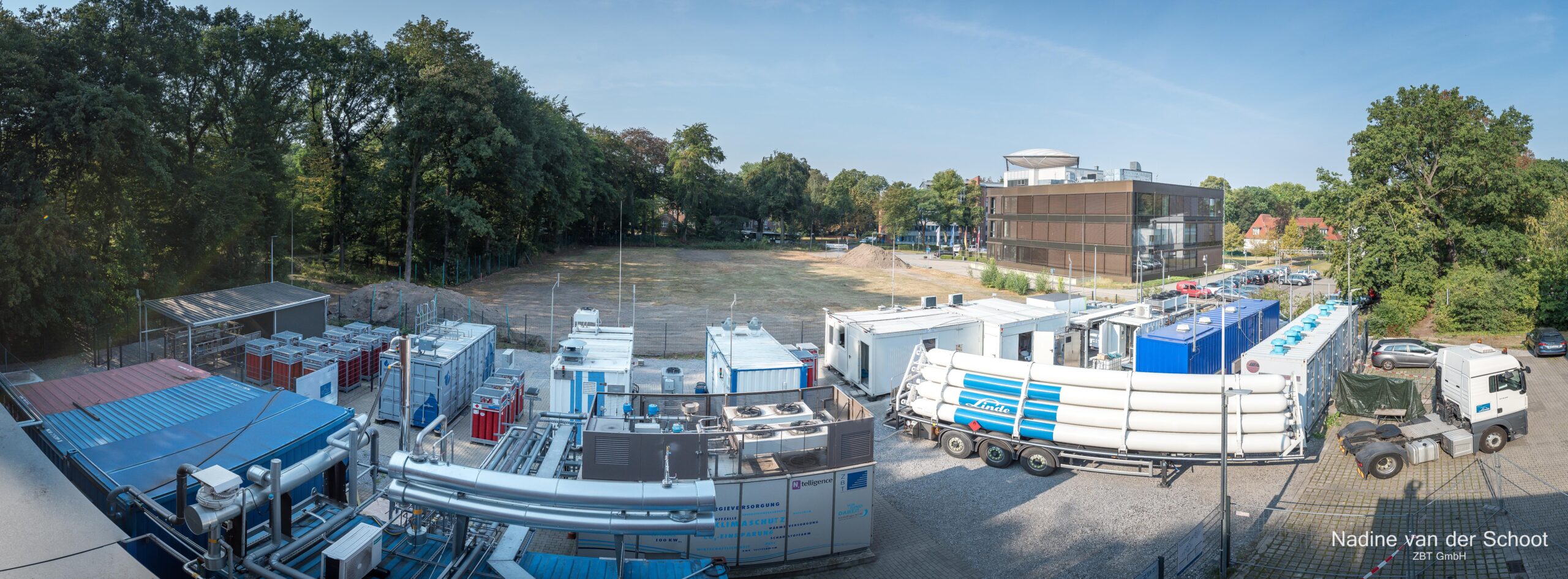 Wasserstoff-Testfeld des ZBT mit zahlreichen Aufbauten und Containern