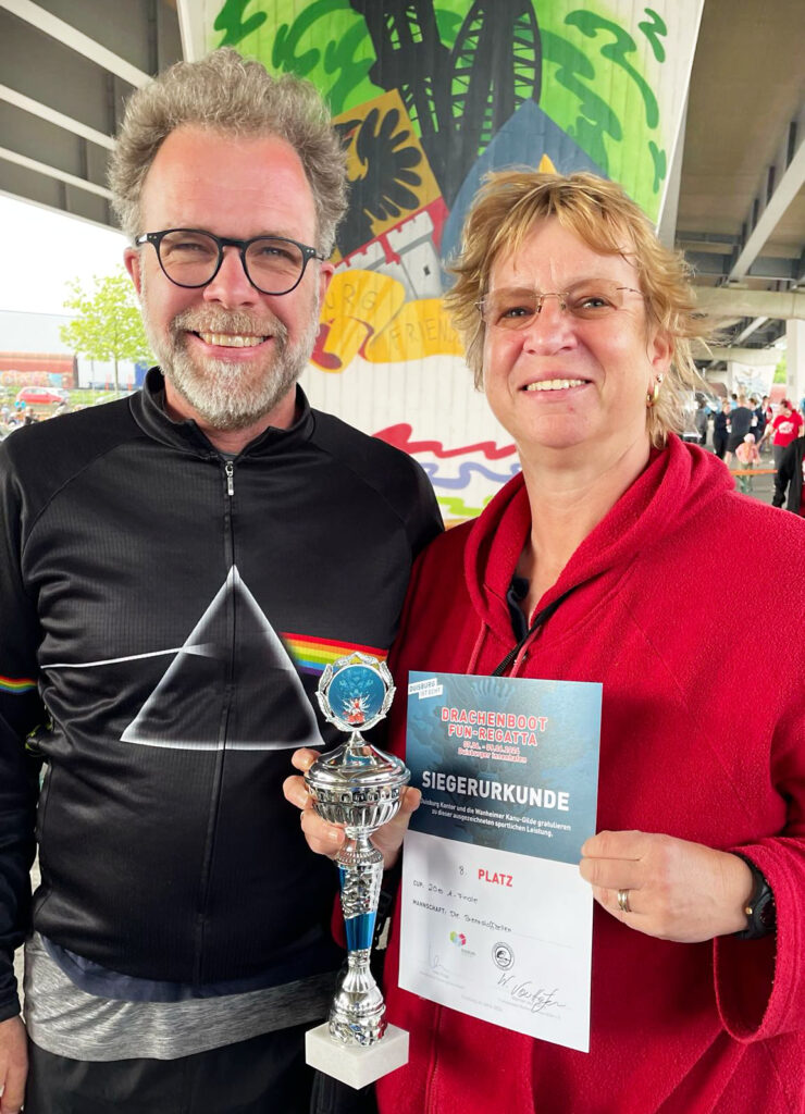 Proud as punch: ZBT Managing Director Peter Beckhaus and team leader Marion Bröckels from the Wanheim Canoe Guild

