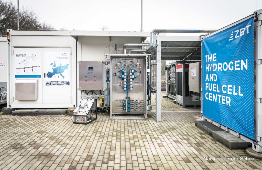 Dispenser der Wasserstoff-Testtankstelle auf dem Wasserstofftestfeld des ZBT
